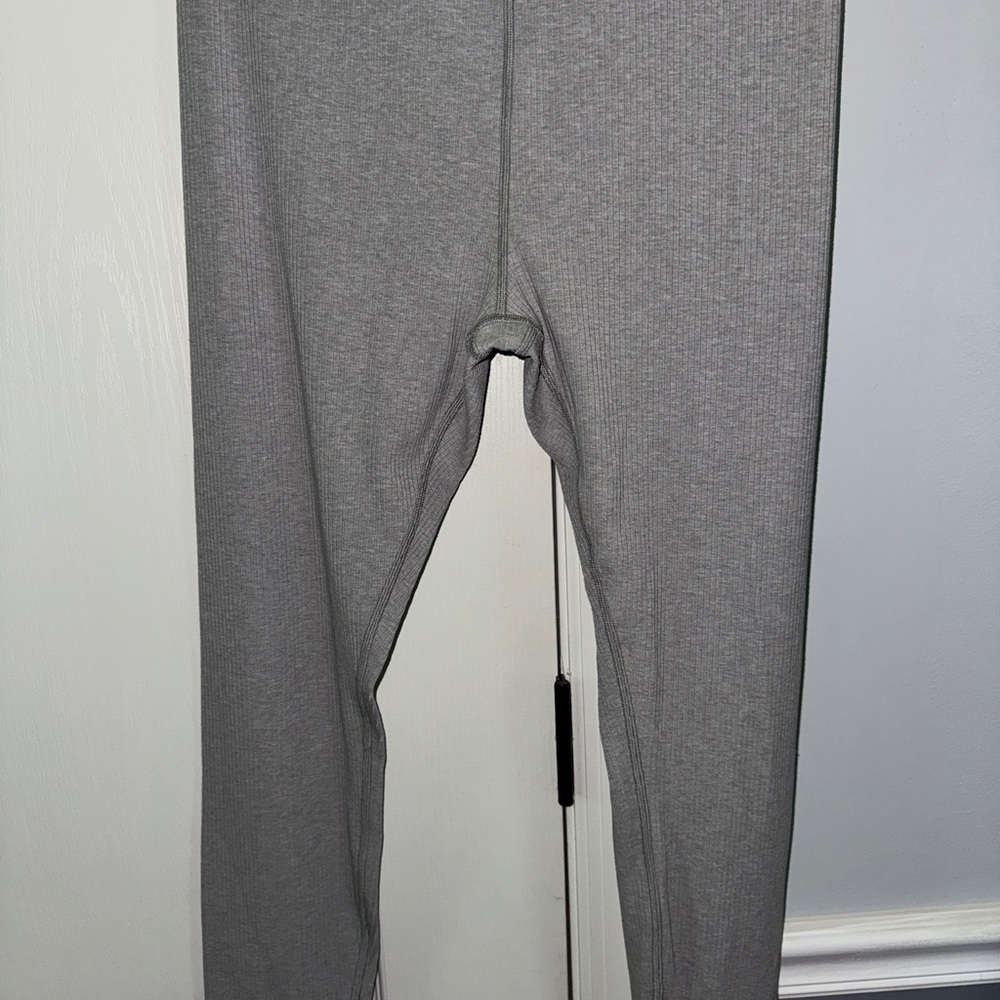 Alo Blissful Yoga Ribbed high waisted 7/8 Gray Leggings